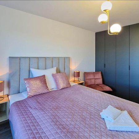 Visit Baltic - Sun Towers -2 Sypialnie - Parking Inklusive Apartment Swinoujscie Bagian luar foto